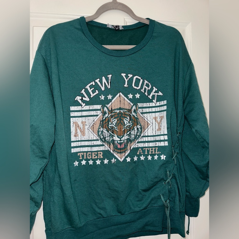 Sweatshirt